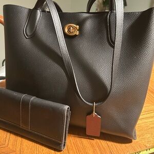 Like New Coach Elegant Black Leather Tote Bag with Matching Wallet